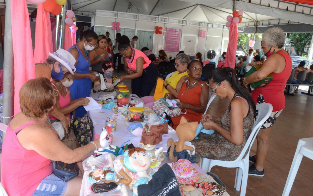 As homenageadas puderam participar de uma roda terap&ecirc;utica, roda de artesanato e um caf&eacute; da manh&atilde;