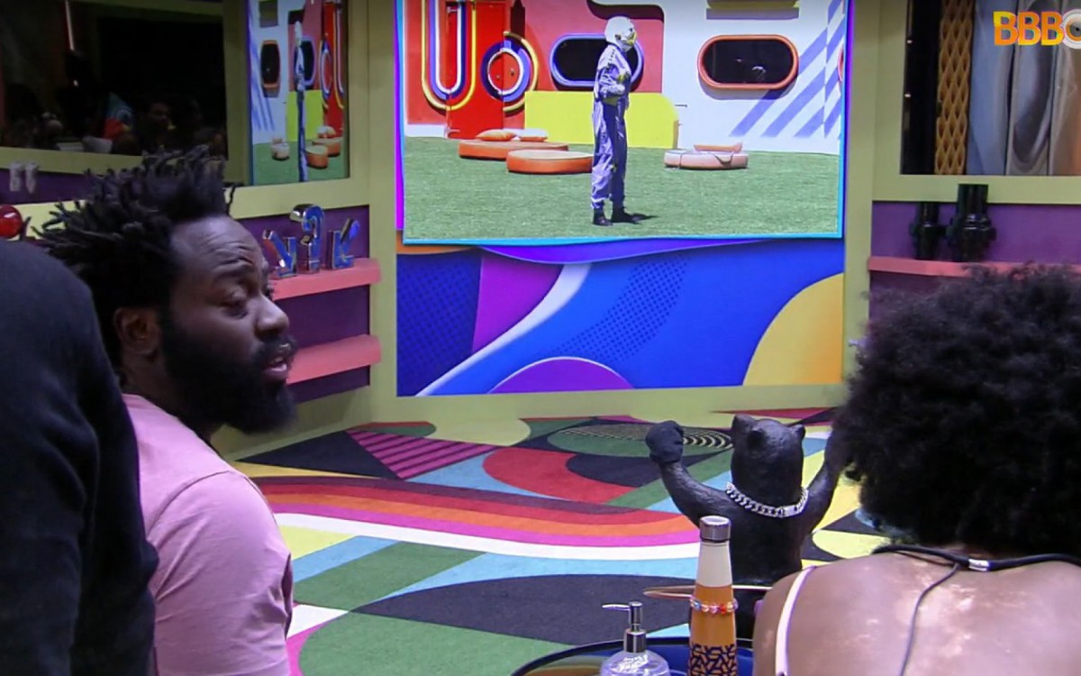 Brothers se assustam com chegada de Dummy na casa do 'BBB 22' - reprodução da TV Globo