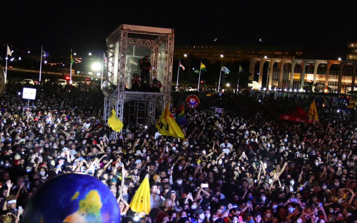 'Ato pela Terra' aconteceu em frente ao Congresso Nacional, em Bras&iacute;lia