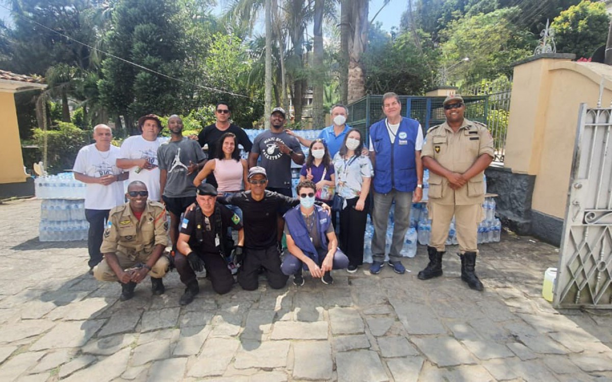 Bombeiros militares de Volta Redonda se uniram para enviar doa&ccedil;&otilde;es &agrave;s fam&iacute;lias que perderam tudo em Petr&oacute;polis 