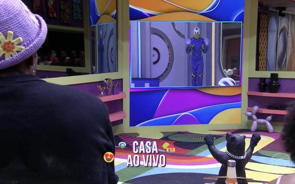 Desanimados, brothers assistem à entrada do Dummy na casa do 'BBB 22' - Reprodução