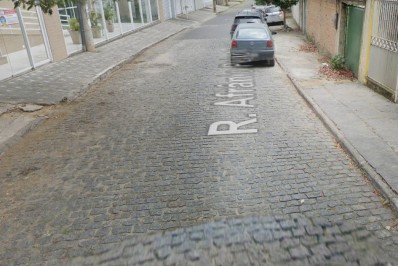 PMs perseguem bandidos e recuperam carga de cigarros roubados em Nova Iguaçu