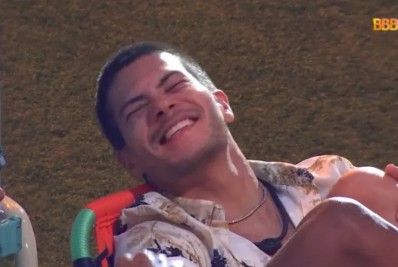 Arthur conta que Maíra Cardi sugeriu que ele entrasse solteiro no 'BBB 22'
