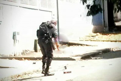 PMs perseguem bandidos e recuperam carga de cigarros roubados em Nova Iguaçu