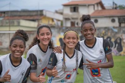 Mulheres apostam no futebol para promover o empoderamento feminino 