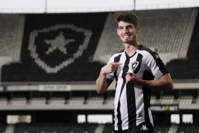 Botafogo anuncia a contratação de apoiador que estava no futebol português