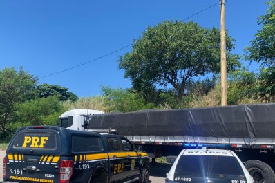 Polícia recupera carreta roubada