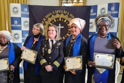 Ialorixá de São Pedro da Aldeia recebe título de Doutora Honoris Causa por contribuição cultural