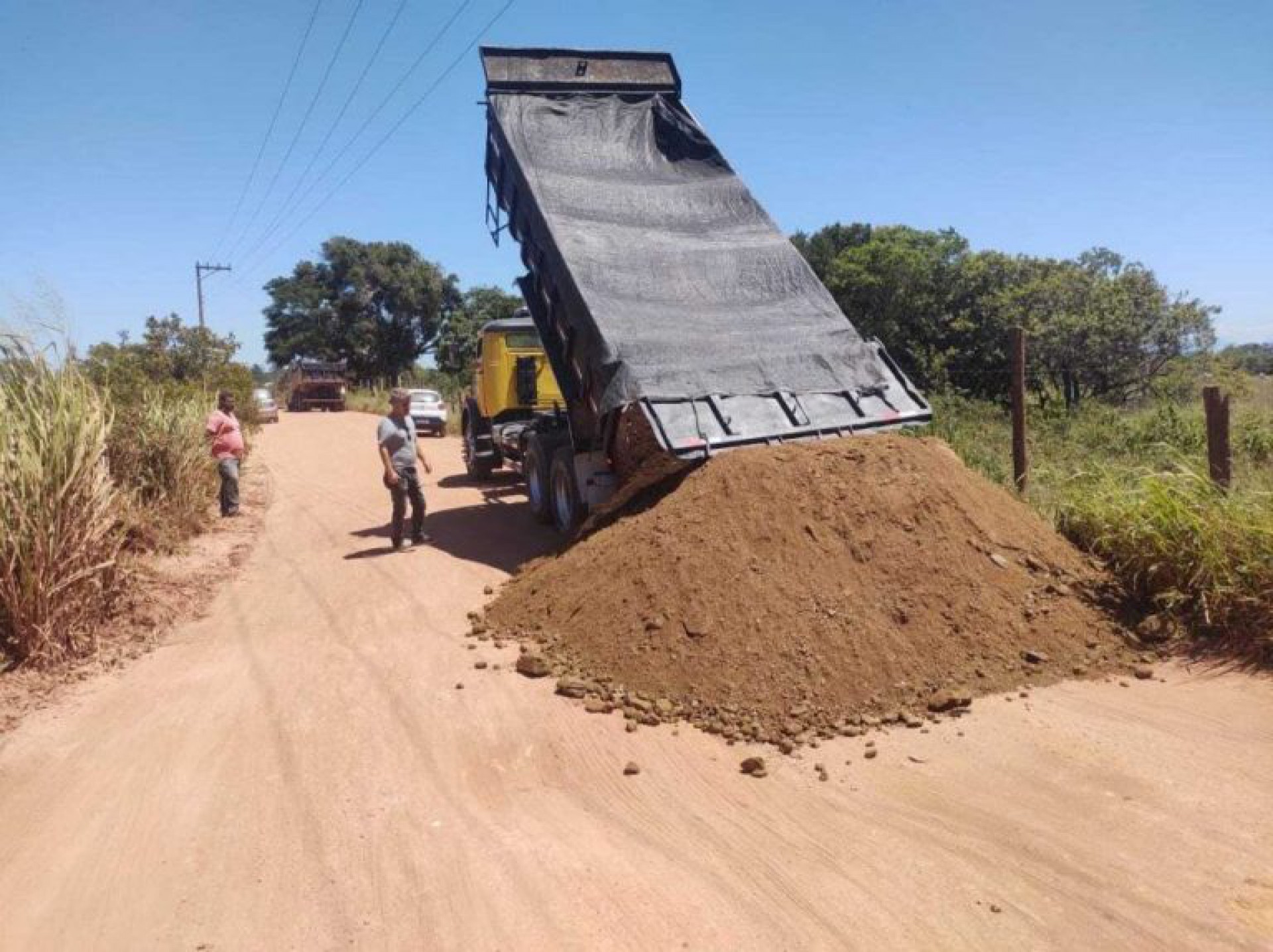 Um mês depois de protesto, Estrada do Trimumum, em Botafogo, recebe melhorias - Sabrina Sá (RC24h)
