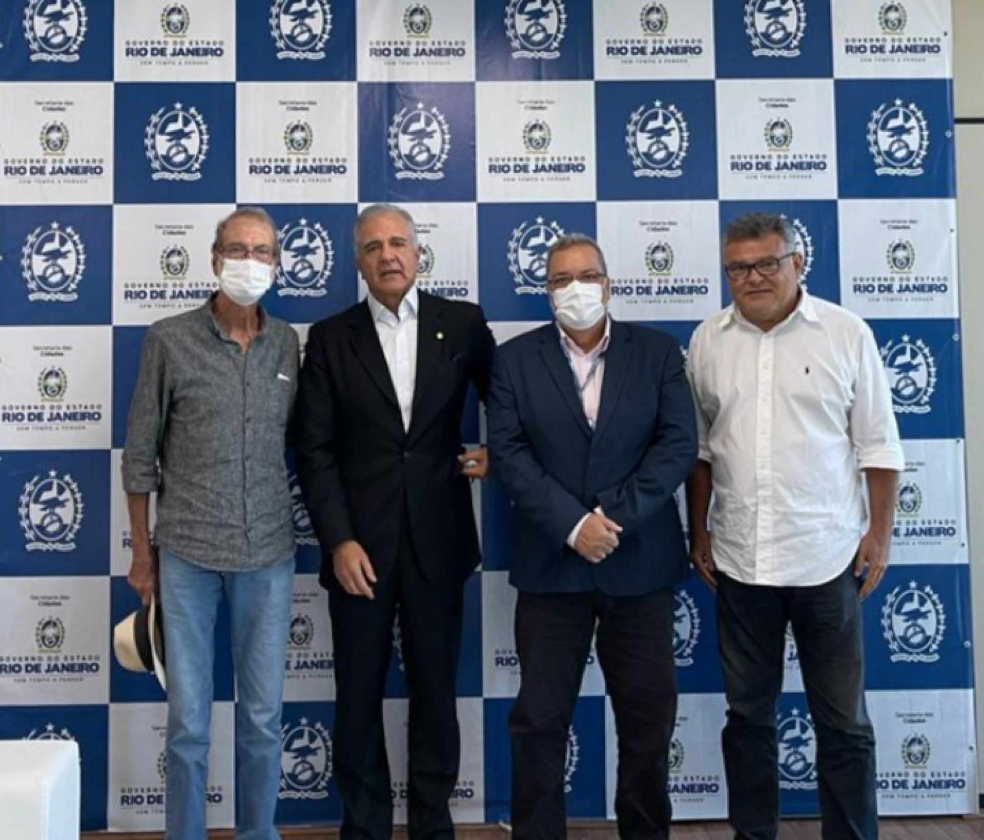 Quem tamb&eacute;m esteve na capital, nesta quinta-feira (10), e assistiu &agrave; cerim&ocirc;nia do 'Somando For&ccedil;as' foi o prefeito de Cabo Frio, Jos&eacute; Bonif&aacute;cio (PDT) - ASCOM 