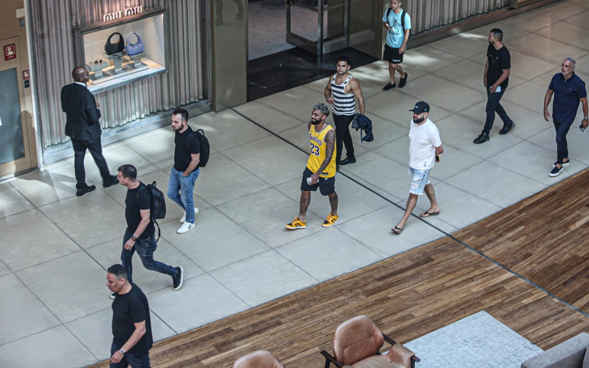 Gabigol passeia em shopping da Zona Oeste do Rio - Ag. News