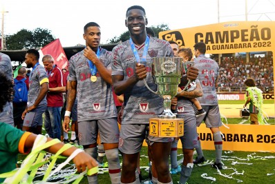 Fluminense divulga que Luiz Henrique sofreu trauma no tornozelo devido à entrada desleal