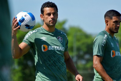 Fred, do Fluminense, volta a treinar em campo, mas retorno para Libertadores ainda é incerto