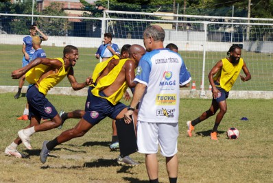 Magé Brescia realiza avaliação técnica para montagem do elenco