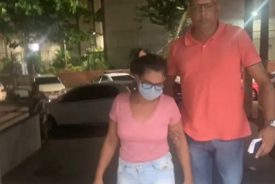 Mulher acusada de atear fogo ao corpo do próprio marido é presa em missa de sétimo dia 