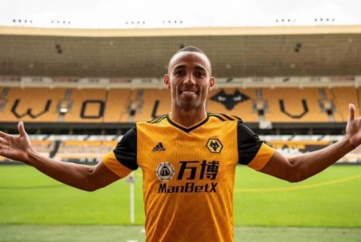 Marçal chega ao Brasil e assina contrato com o Botafogo