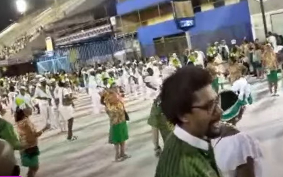 Escolas da S&eacute;rie de Ouro empolgam o p&uacute;blico durante ensaio t&eacute;cnico na Marqu&ecirc;s de Sapuca&iacute;