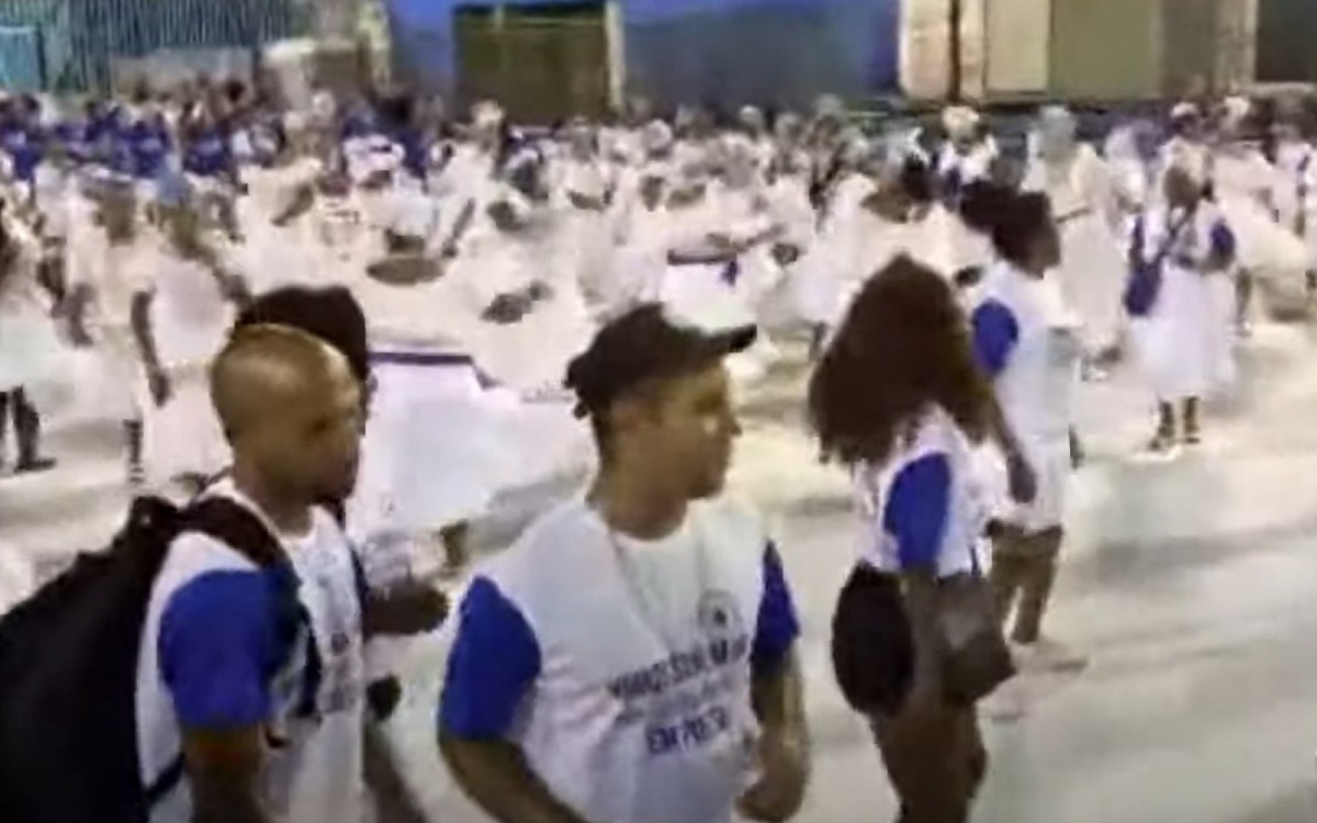 Escolas da S&eacute;rie de Ouro empolgam o p&uacute;blico durante ensaio t&eacute;cnico na Marqu&ecirc;s de Sapuca&iacute;