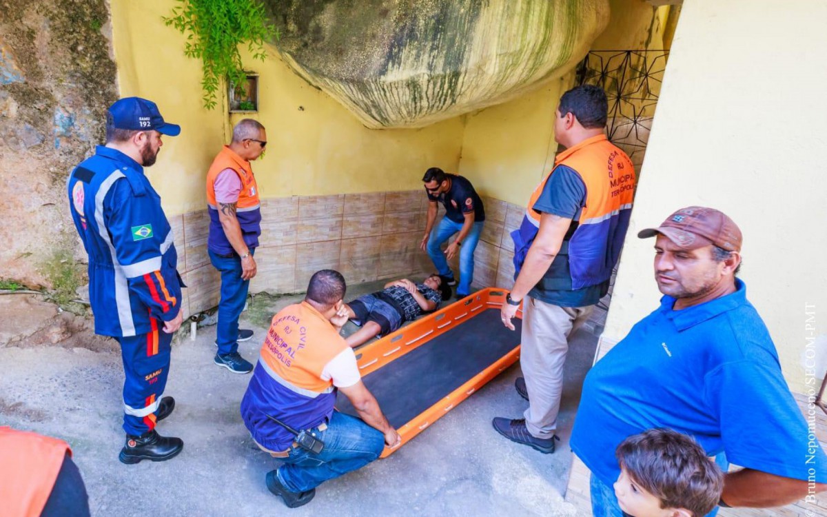 Exerc&iacute;cio de resgate de feridos