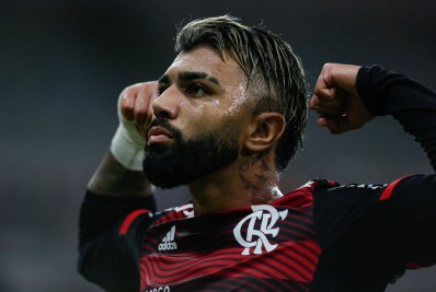 Corinthians tentou contratar Gabigol e meia campeão da Libertadores pelo Flamengo, diz treinador