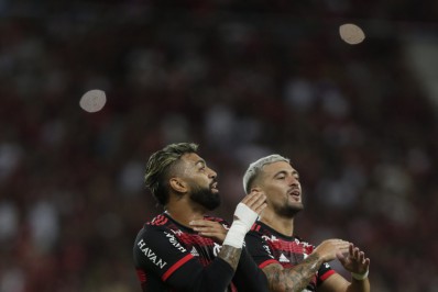 Na estreia do gramado híbrido do Maracanã, Flamengo atropela o Bangu pelo Carioca