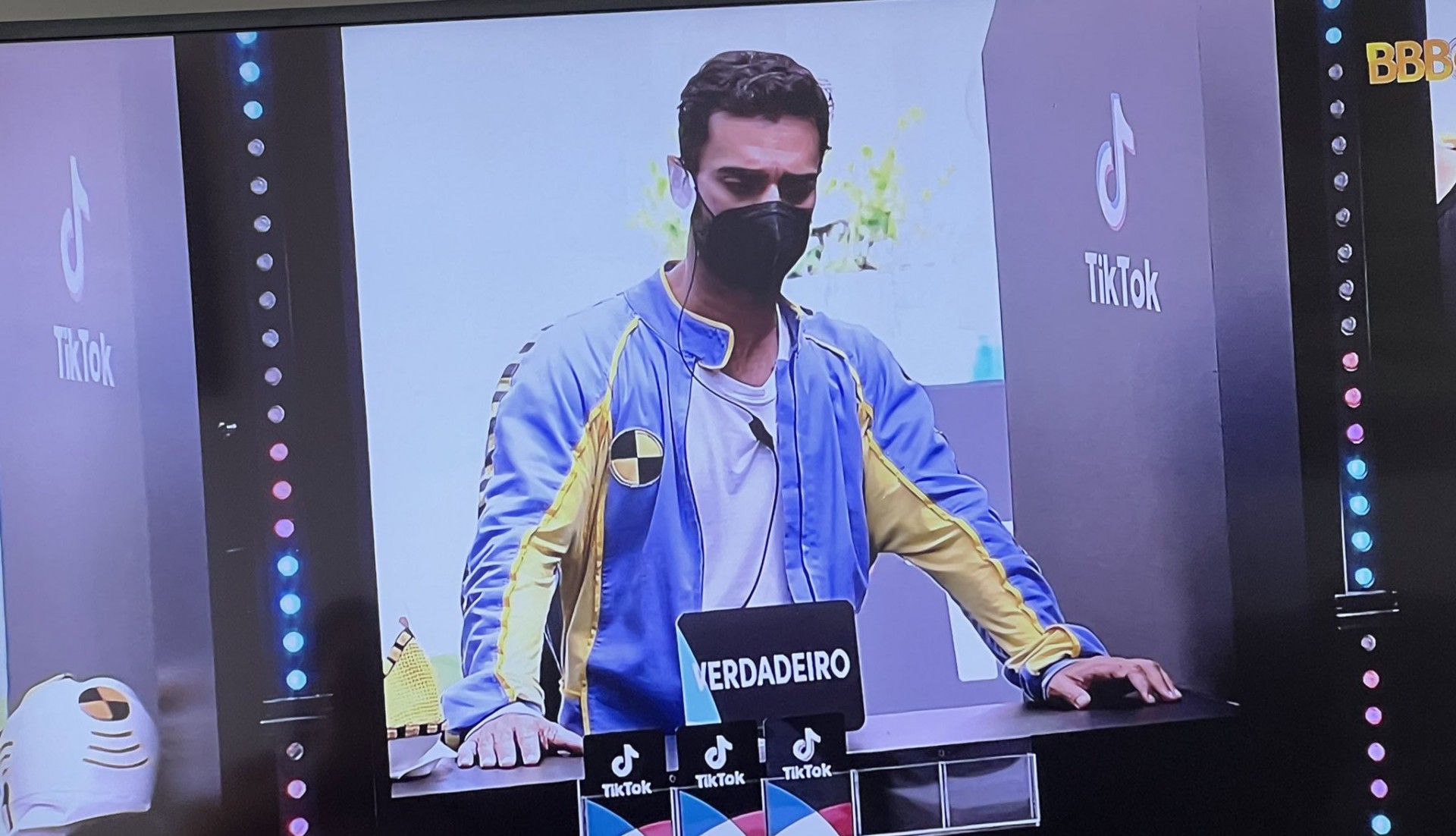 Dummies aparecem sem máscara - reprodução da TV Globo