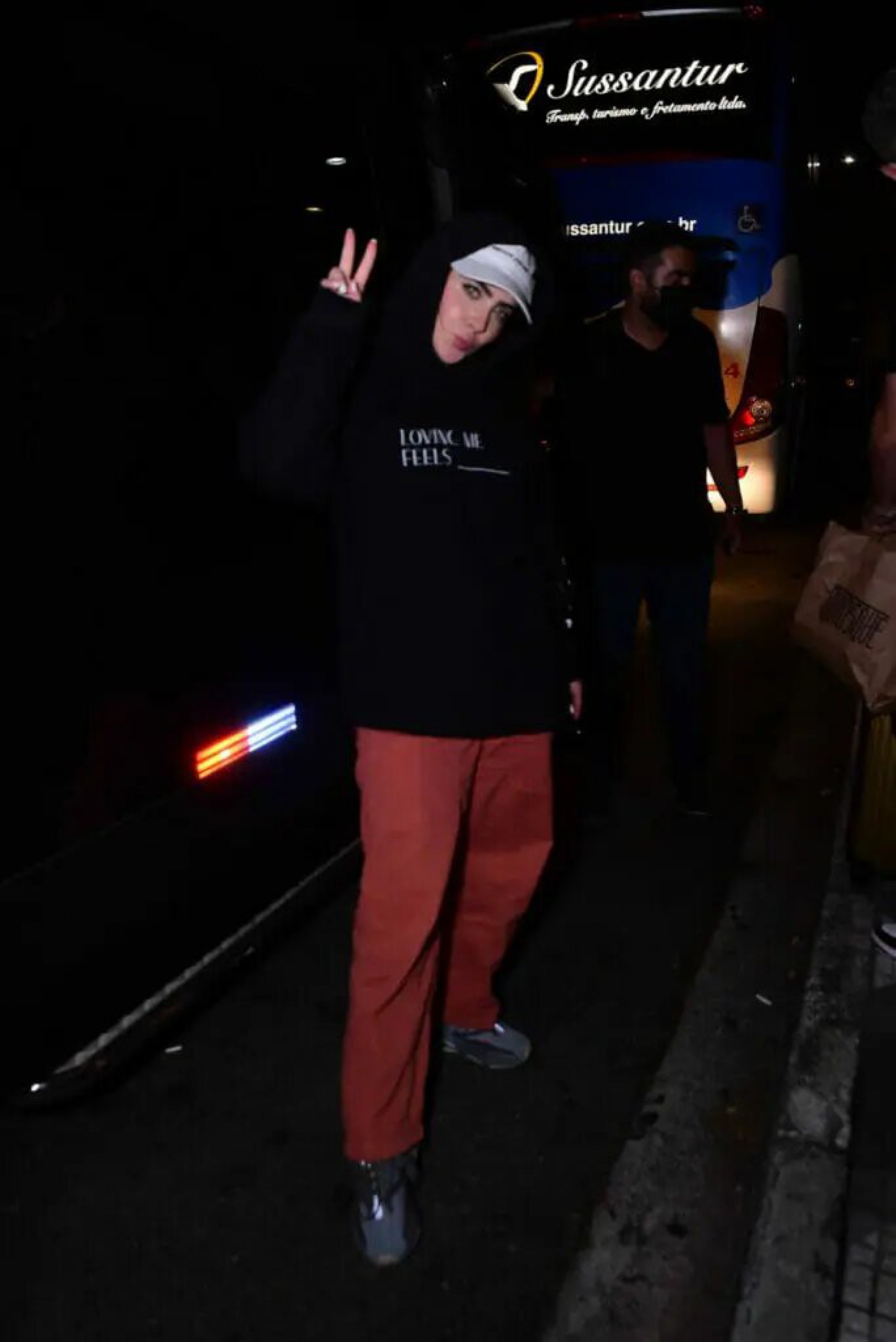 Jade Picon desembarca com cabeça coberta em aeroporto de São Paulo - Reprodução Internet