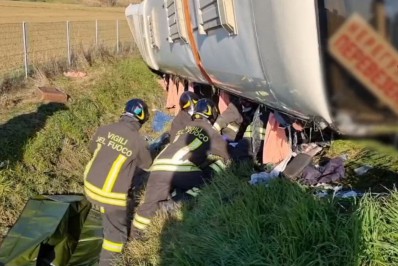 Acidente de ônibus que levava refugiados da Ucrânia para Itália deixa uma pessoa morta