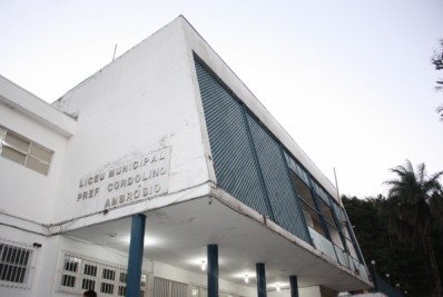 Liceu Municipal Cordolino Ambrósio vai reabrir esta semana após conclusão da limpeza na unidade
