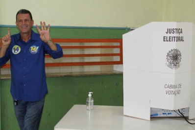 Irineu Nogueira (PTB) vota em Penedo