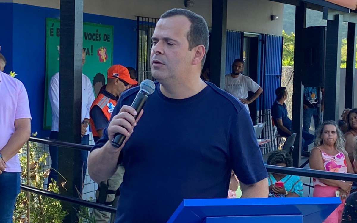 A assessoria do deputado entrou em contato para esclarecer que ele tentava arrumar vagas para pacientes em estado grave 