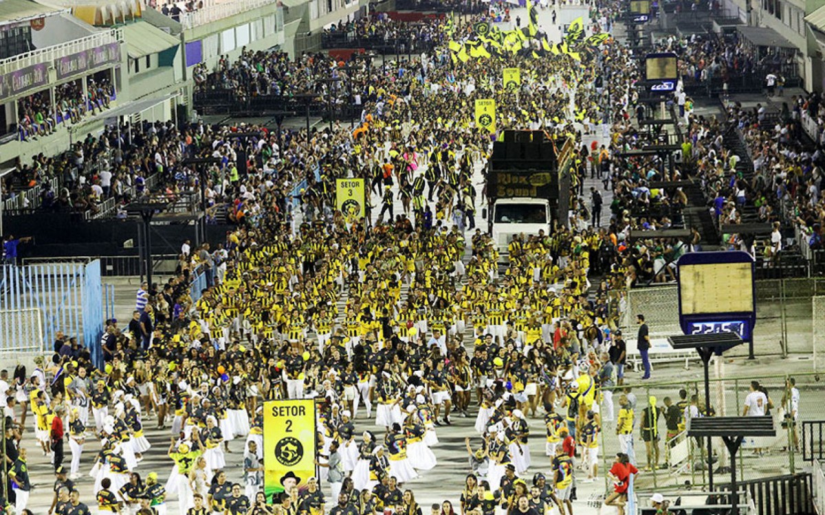 São Clemente homenageia humorista Paulo Gustavo com o samba-enredo "Minha vida é uma peça"