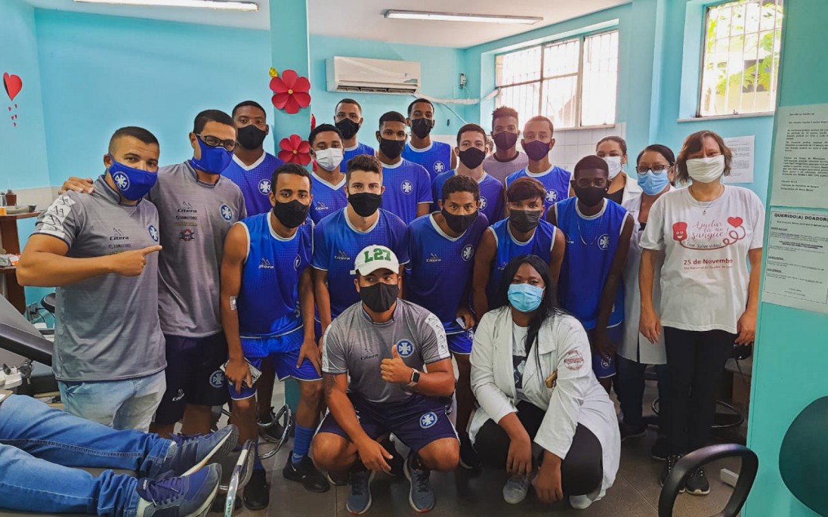 Jogadores do Sub-20 e membros da comissão técnica do Leão do Sul doaram sangue na sexta-feira, 11 - Divulgação
