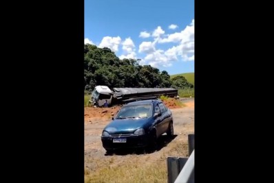 Vídeo: Seis pessoas ficam feridas após engavetamento na BR-101 em Macaé
