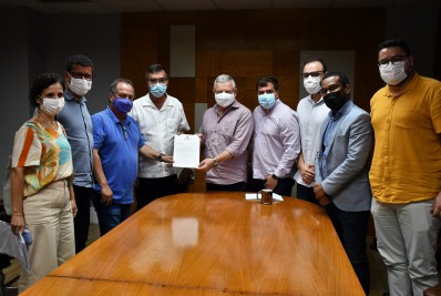 Prefeito entrega à Câmara PL renovando o Programa de vagas na educação