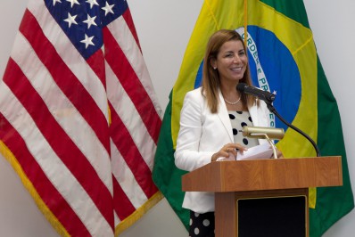 Primeira-dama e secretário de Estado dos EUA agraciam Simone Sibilio com o Prêmio Internacional Mulheres de Coragem