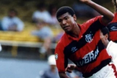 No aniversário de Júnior Baiano, Flamengo comete gafe e publica gol contra do zagueiro