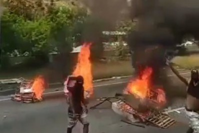 Protesto por morte no Morro do Dezoito interdita a Linha Amarela