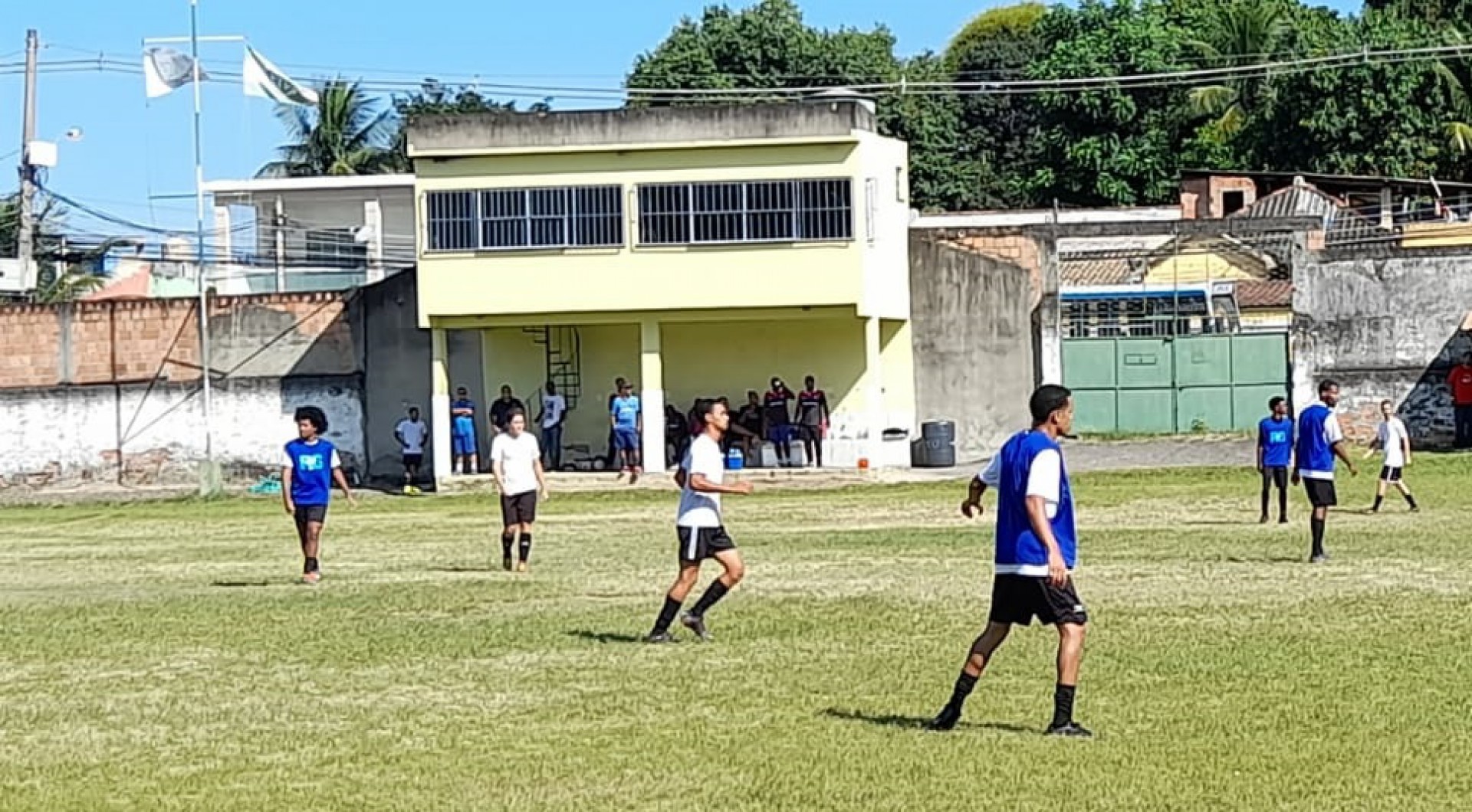 Alguns jogadores já passaram por times profissionais, outros foram vistos por olheiros em times amadores e também, existem os que foram do time de base do bellforroxense - Divulgação