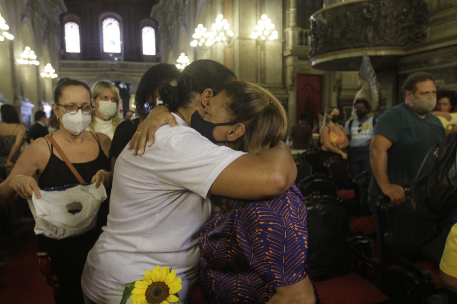 Mãe de Marielle e avó de Kathlen, vítima da violência no Rio, na missa - Marcos Porto / Agência O Dia