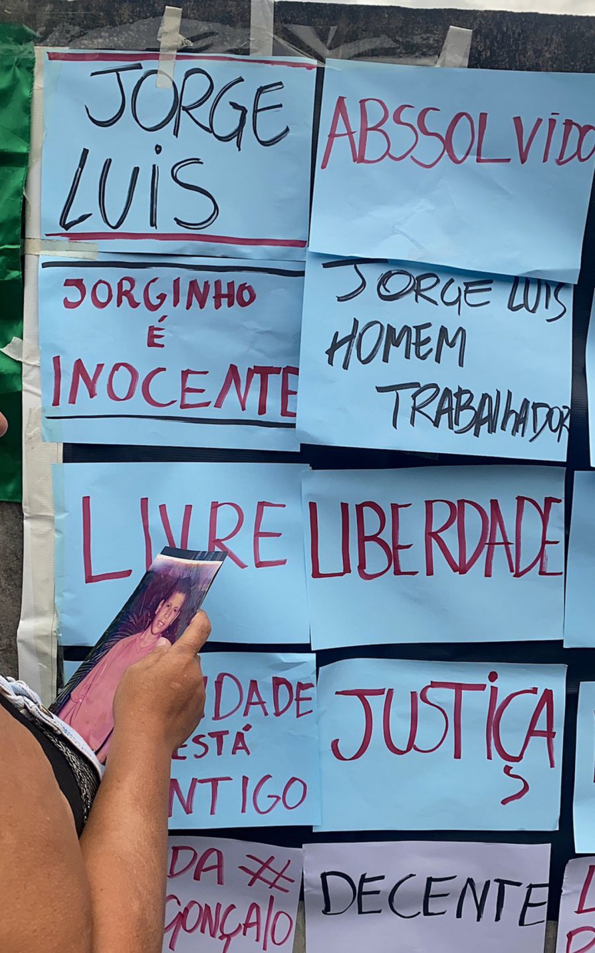 Familiares pedem liberdade de jovem com deficiência que teria sido preso injustamente