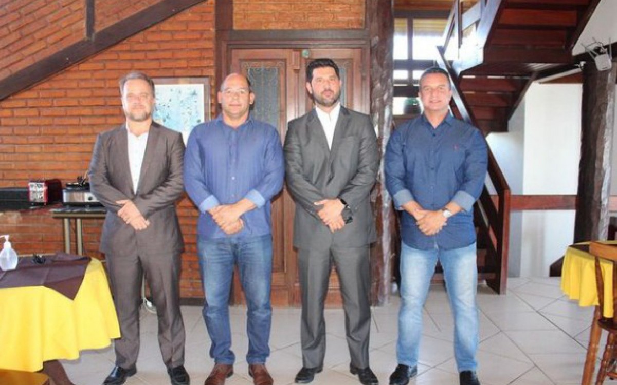 Marcelo e o secretário municipal de Meio Ambiente, Jorge Oliveira receberam a visita do presidente da Agenersa, Rafael Franca, e seu vice, Vladimir Macedo