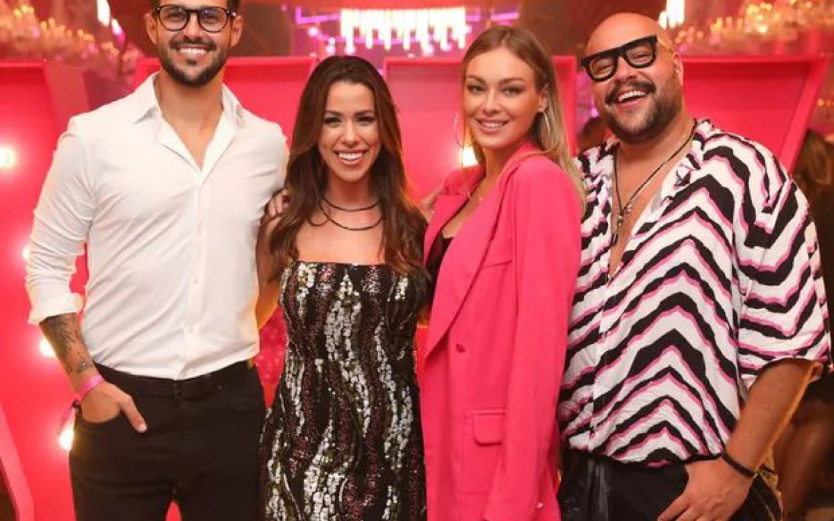 Rodrigo Mussi, Larissa Tom&aacute;sia, B&aacute;rbara Heck e Tiago Abravanel na festa de Gkay em S&atilde;o Paulo
