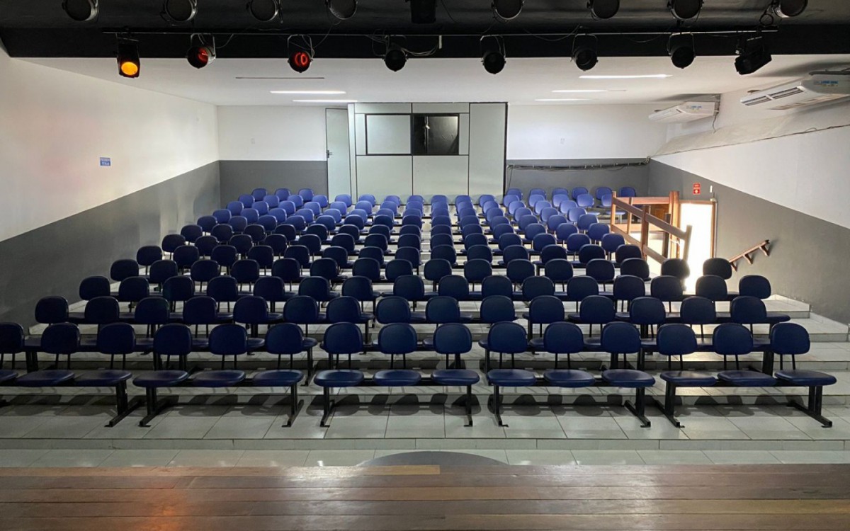 Teatro Municipal M&aacute;rio Lago , em Saquarema