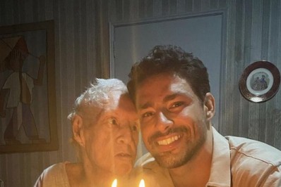 Cauã Reymond celebra aniversário de 97 anos da avó