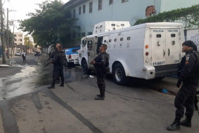 Polícia Militar realiza operação no Complexo do Lins