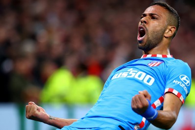 Com gol de brasileiro, Atlético de Madrid elimina o Manchester United da Liga dos Campeões