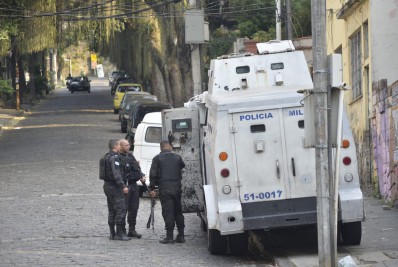 Policiamento é reforçado no Morro da Formiga com apoio de veículo blindado