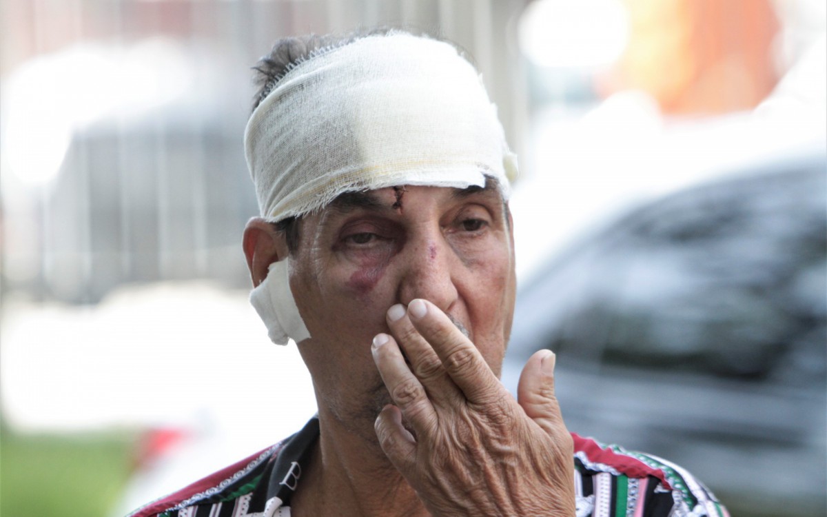 Motorista de &ocirc;nibus agredido no Rio de Janeiro, nesta quarta feira (16), na foto o motorista Luiz Carlos Ribeiro.