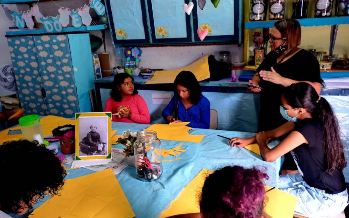 Crian&ccedil;as participam de oficina de EVA no CRAS do Meudon